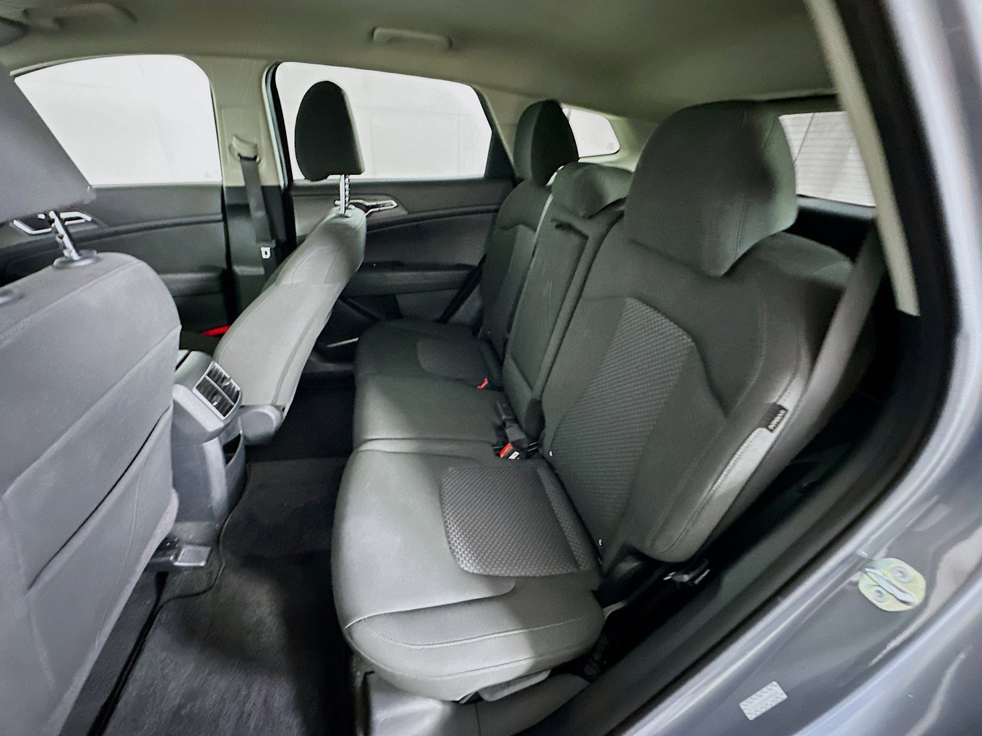 Used 2025 Kia Sportage LX image 27