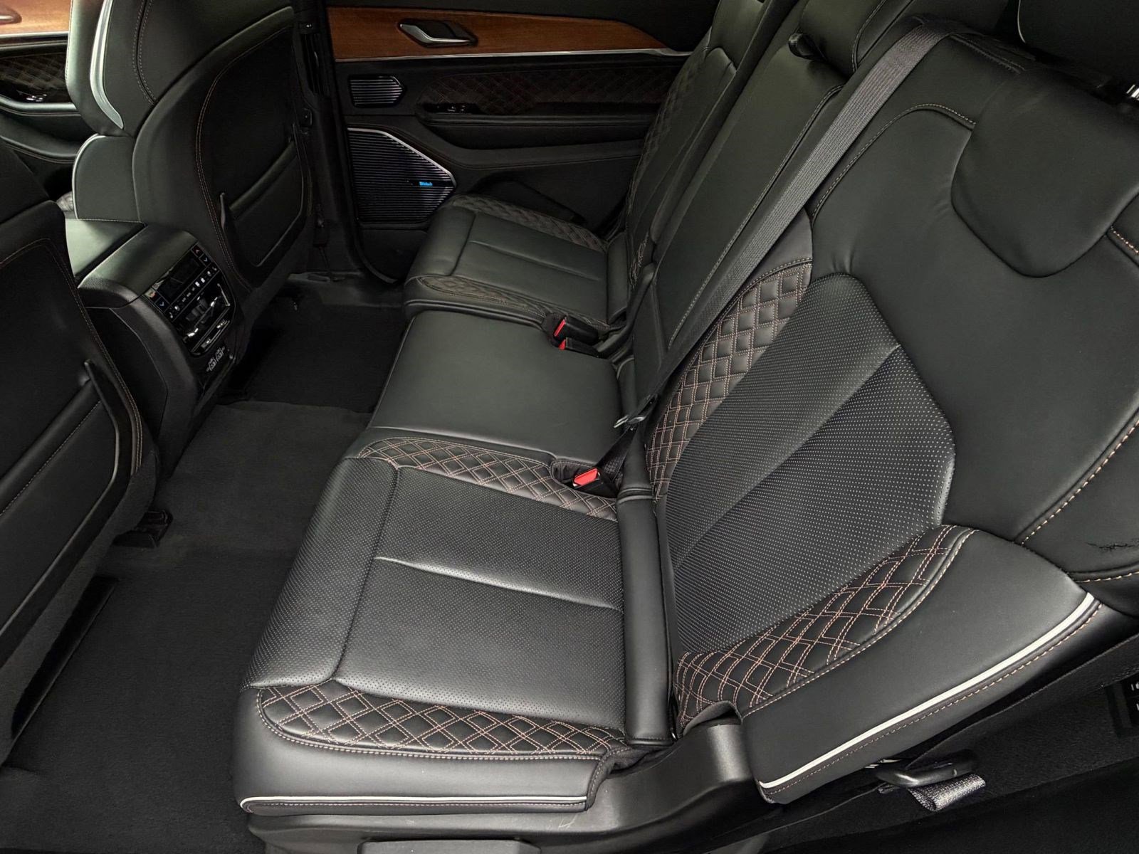 Used 2023 Jeep Grand Cherokee L Summit AWD/4WD image 24