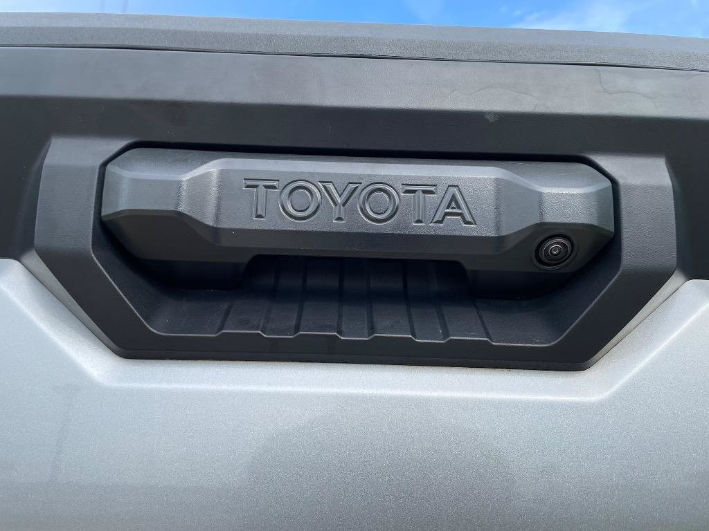Used 2025 Toyota Tundra SR5 w/ SR5 Premium Package AWD/4WD image 15