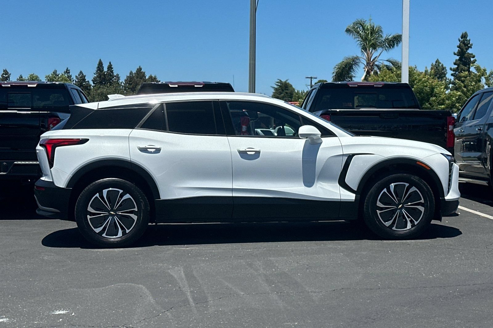 Used 2024 Chevrolet Blazer EV LT AWD/4WD image 3