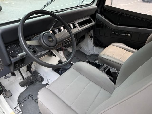 Used 1992 Jeep Wrangler Islander AWD/4WD image 9