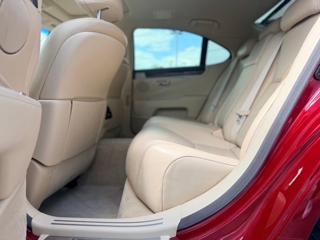 Used 2015 Lexus LS 460 w/ Comfort Package RWD image 9