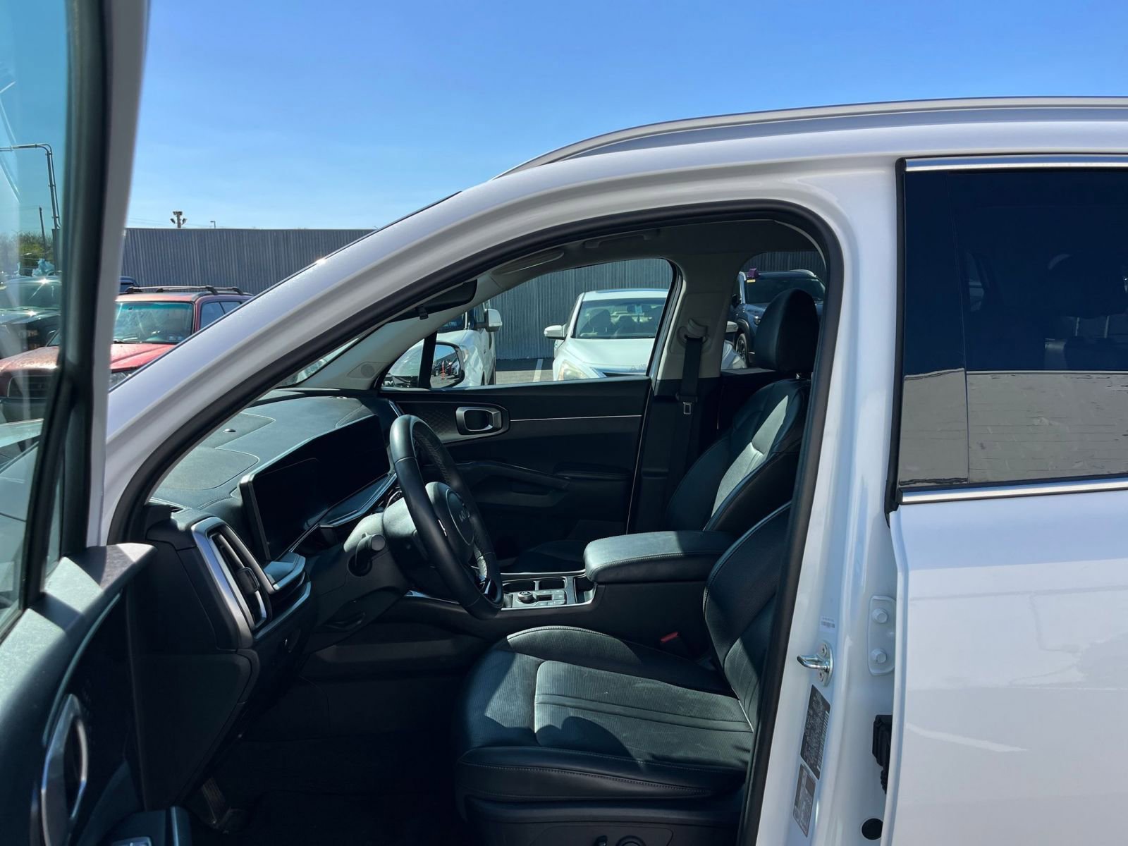 Used 2024 Kia Sorento S image 27