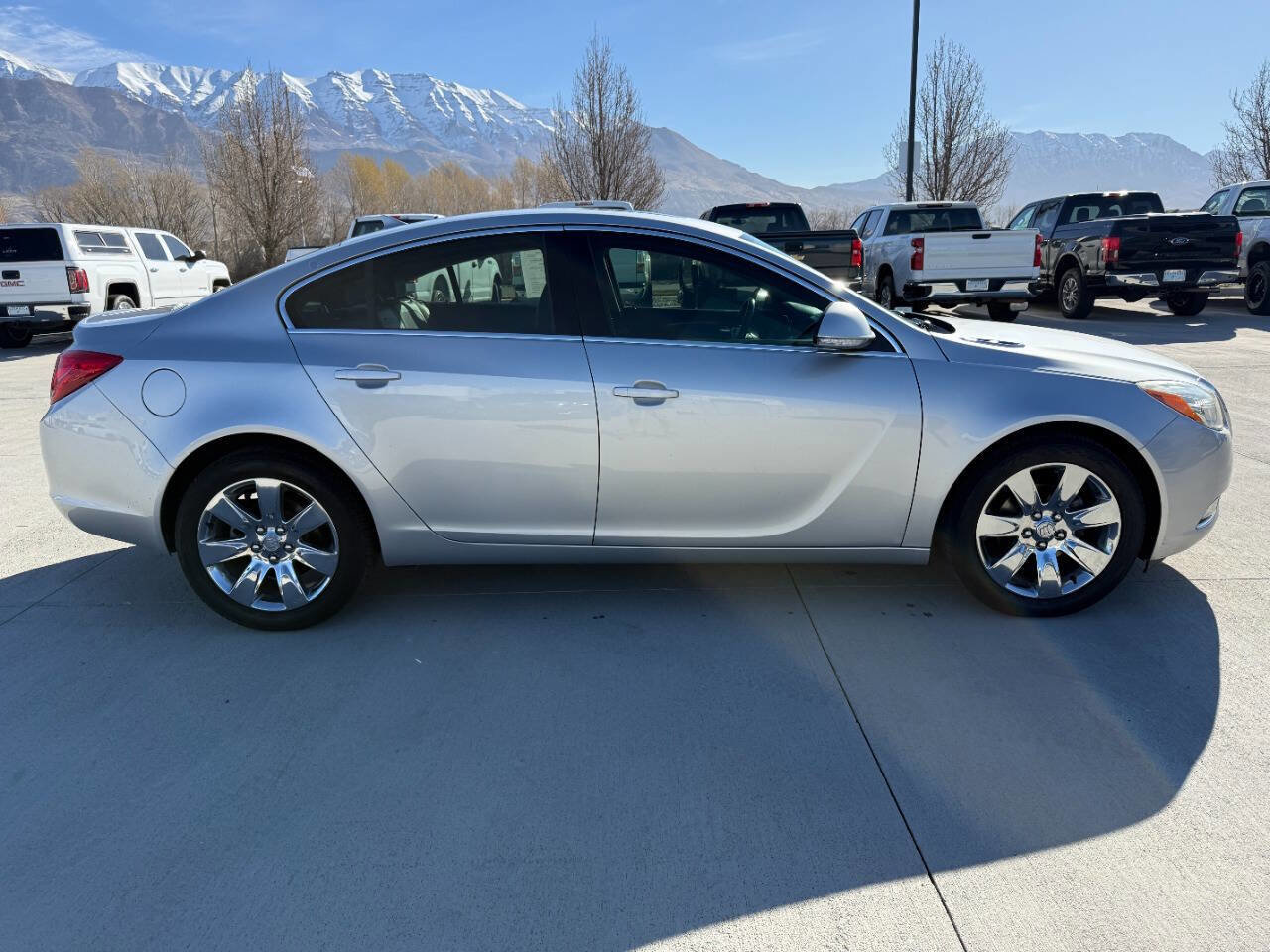 Used 2012 Buick Regal Leather image 2