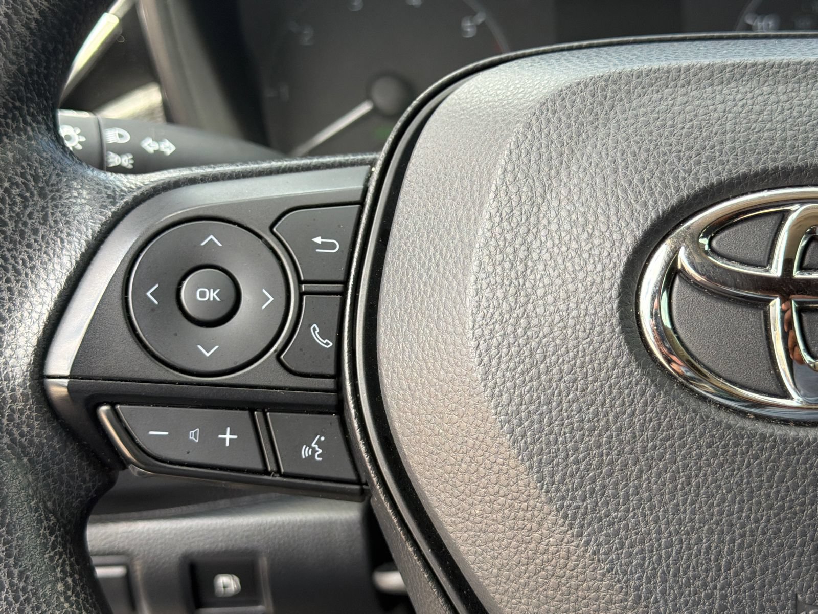 Used 2025 Toyota Corolla LE FWD image 27