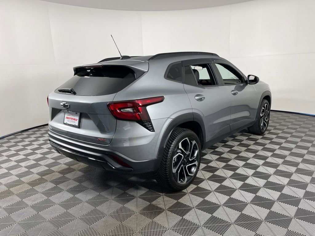 Used 2025 Chevrolet Trax RS w/ Sunroof Package FWD image 13