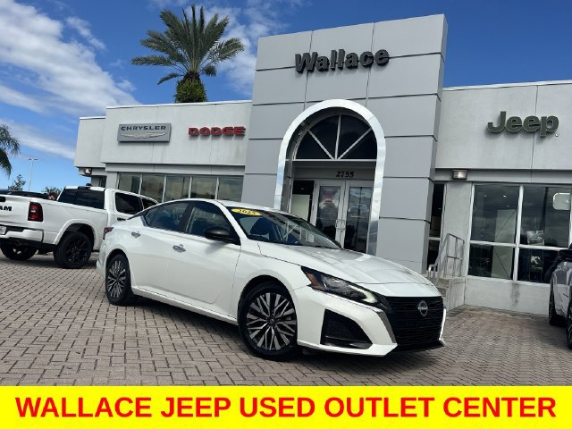 Used 2025 Nissan Altima 2.5 SV FWD image 1