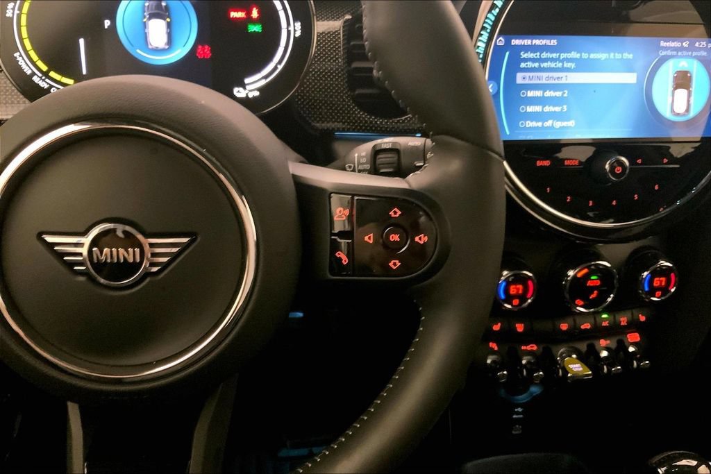 Used 2024 MINI Cooper SE FWD image 19