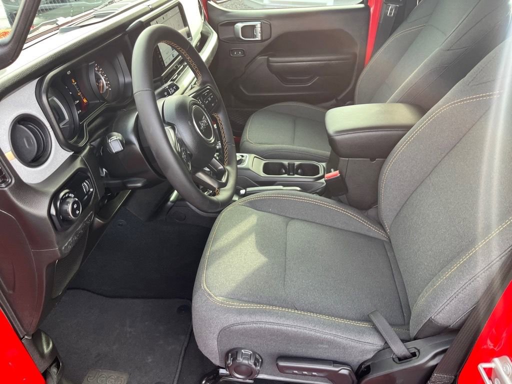 Used 2024 Jeep Gladiator Sport image 9