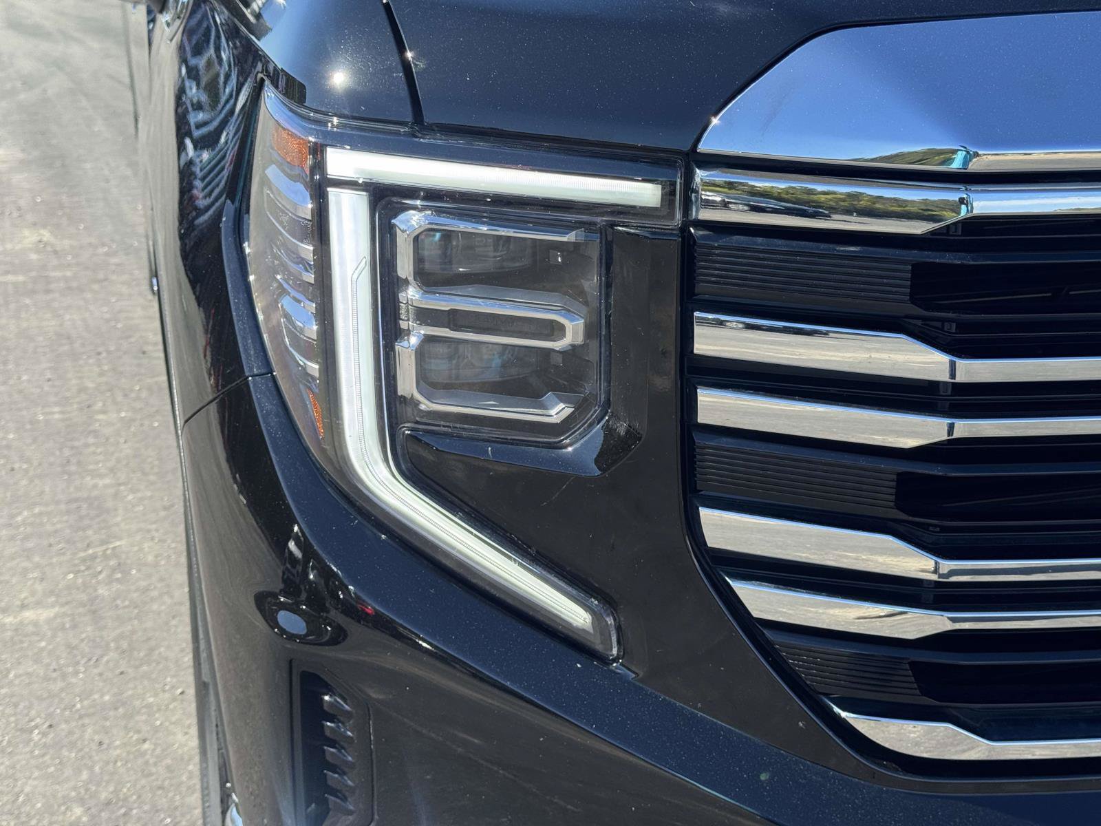 Used 2025 GMC Sierra 1500 SLT AWD/4WD image 7