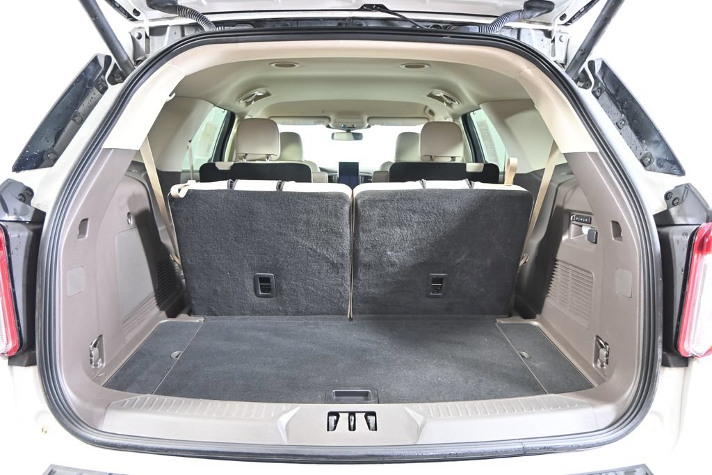 Used 2022 Ford Explorer Platinum w/ Equipment Group 601A AWD/4WD image 17