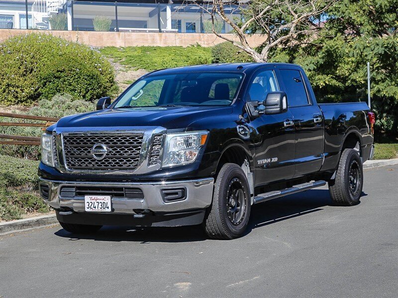 Used 2017 Nissan Titan SV RWD image 3