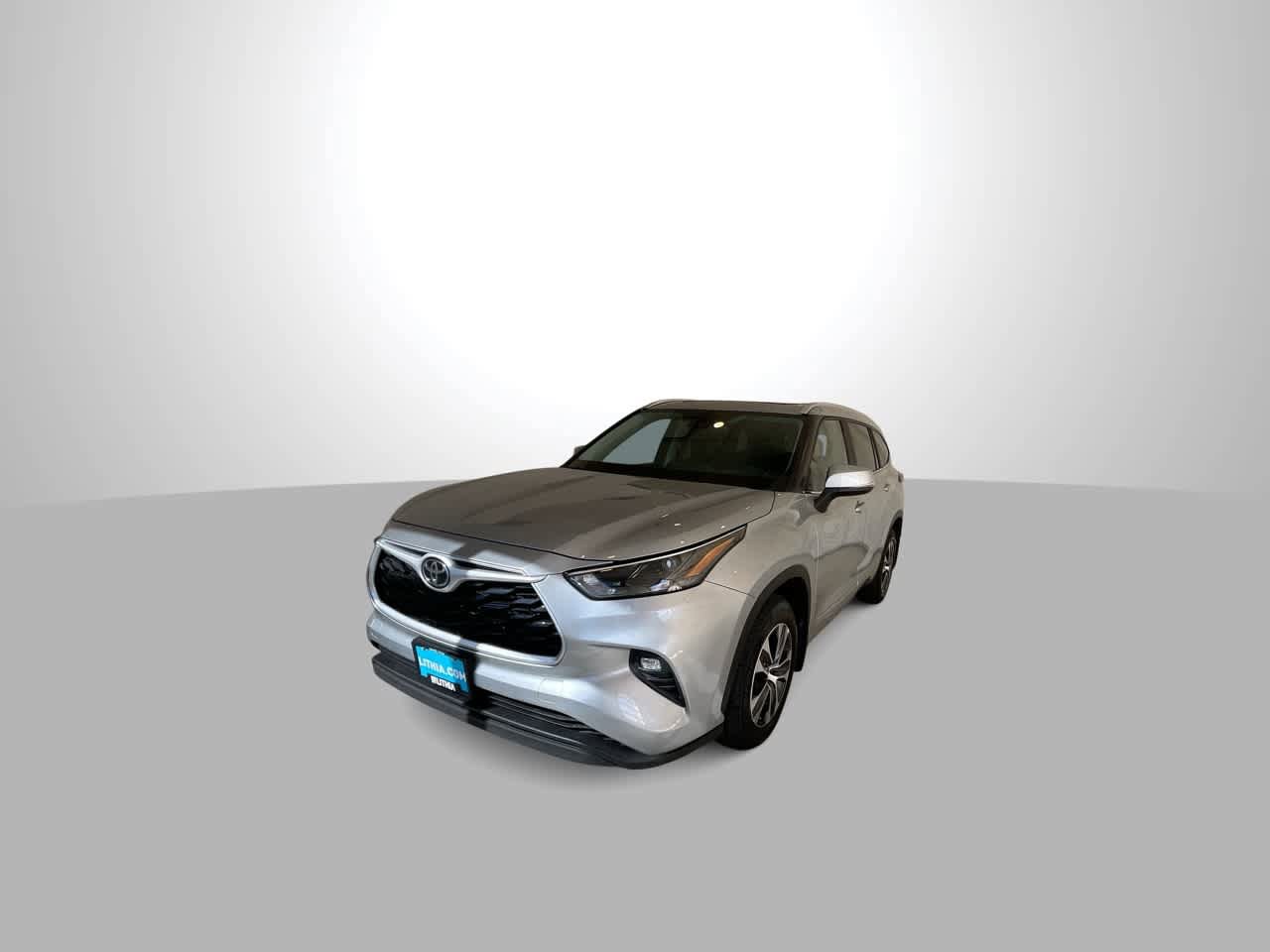 Used 2023 Toyota Highlander XLE AWD/4WD image 4