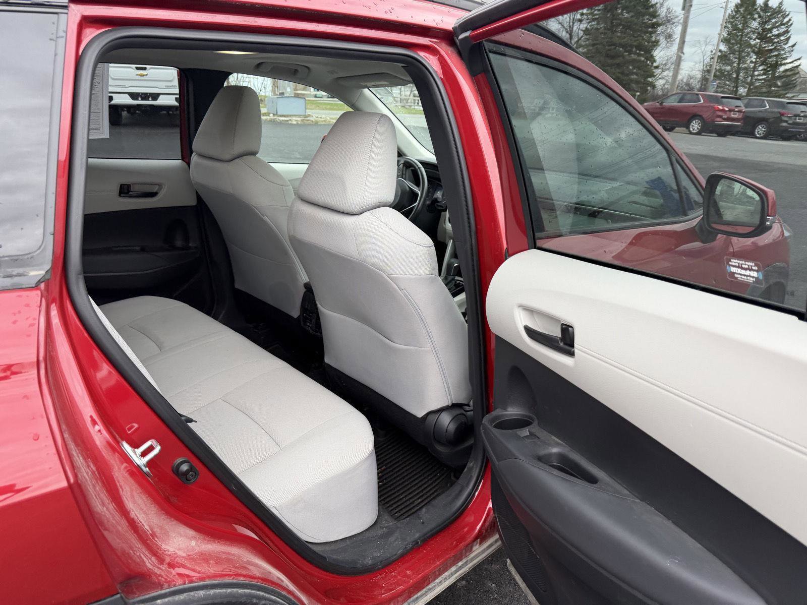 Used 2023 Toyota Corolla Cross LE w/ Moonroof Package AWD/4WD image 19