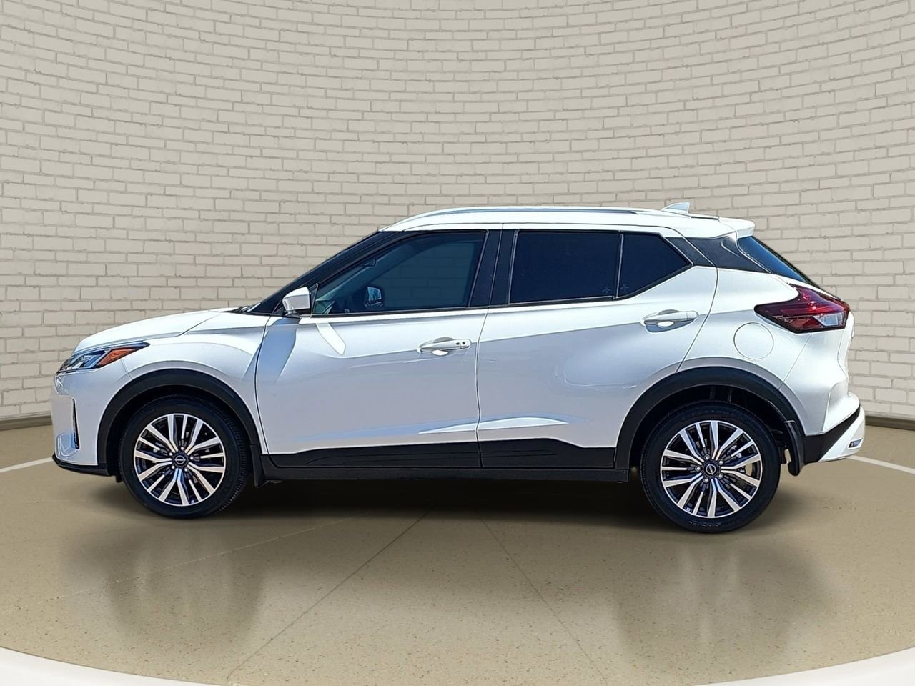 Certified 2023 Nissan Kicks SV FWD image 8