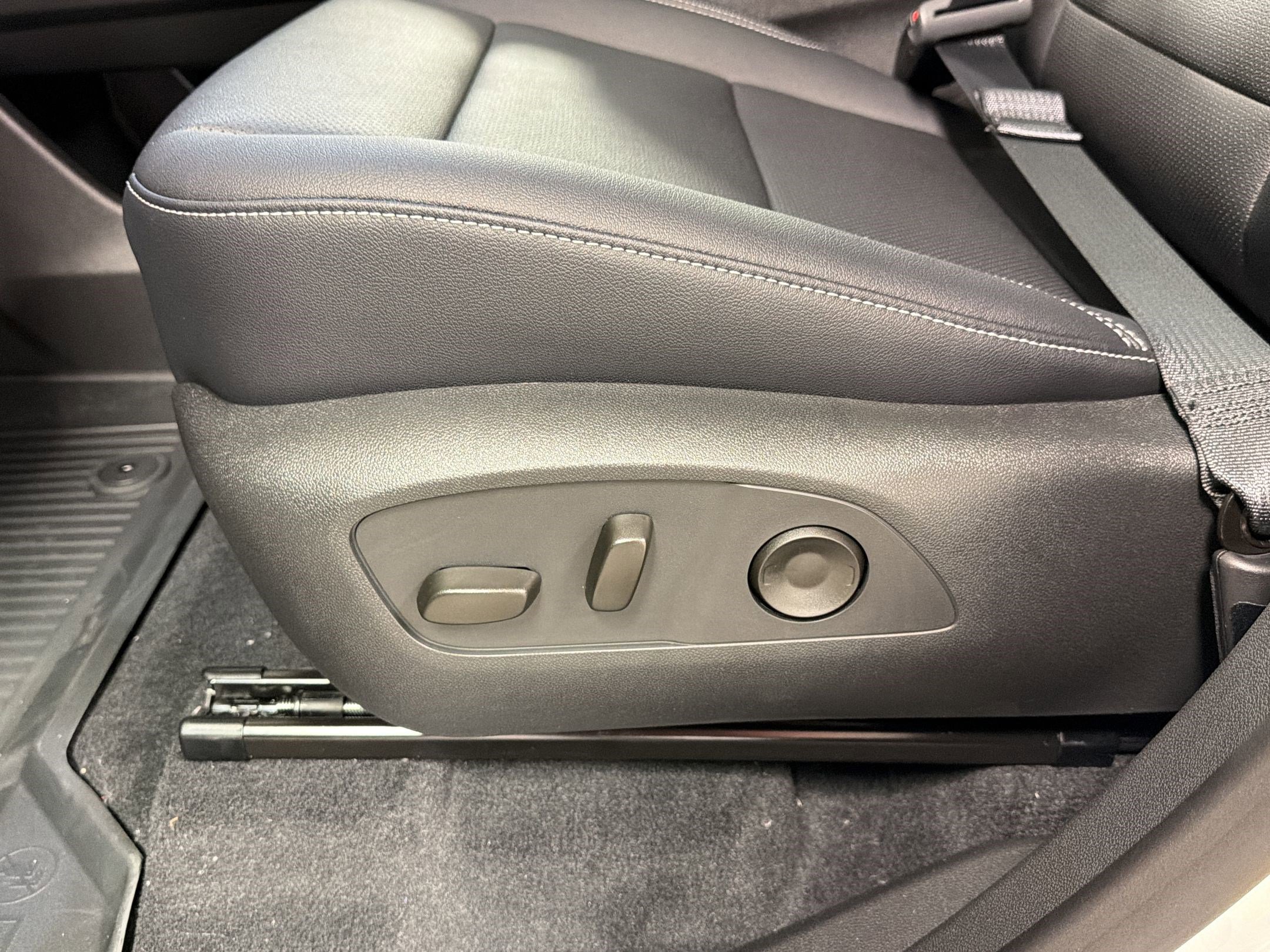 New 2026 Chevrolet Traverse LT w/ Sun and Wheel Package image 13