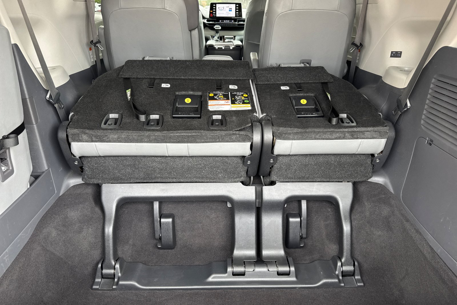 Certified 2024 Toyota Sienna XLE FWD image 19