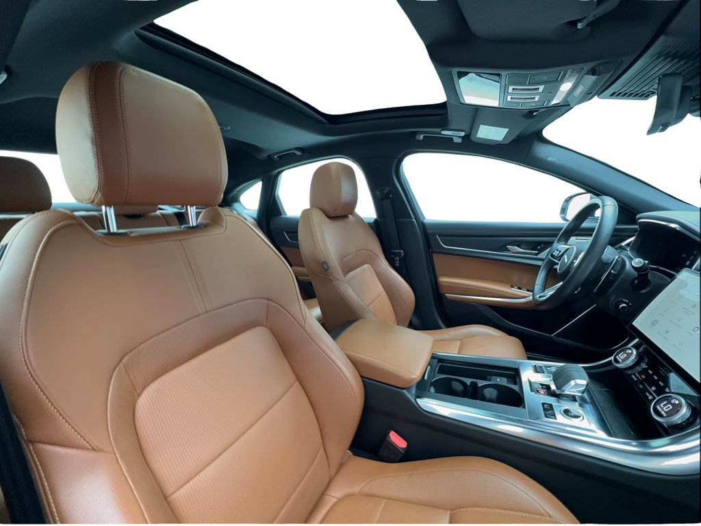 Used 2024 Jaguar XF R-Dynamic SE RWD image 28