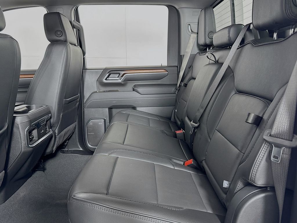 Used 2025 GMC Sierra 3500 Denali AWD/4WD image 9
