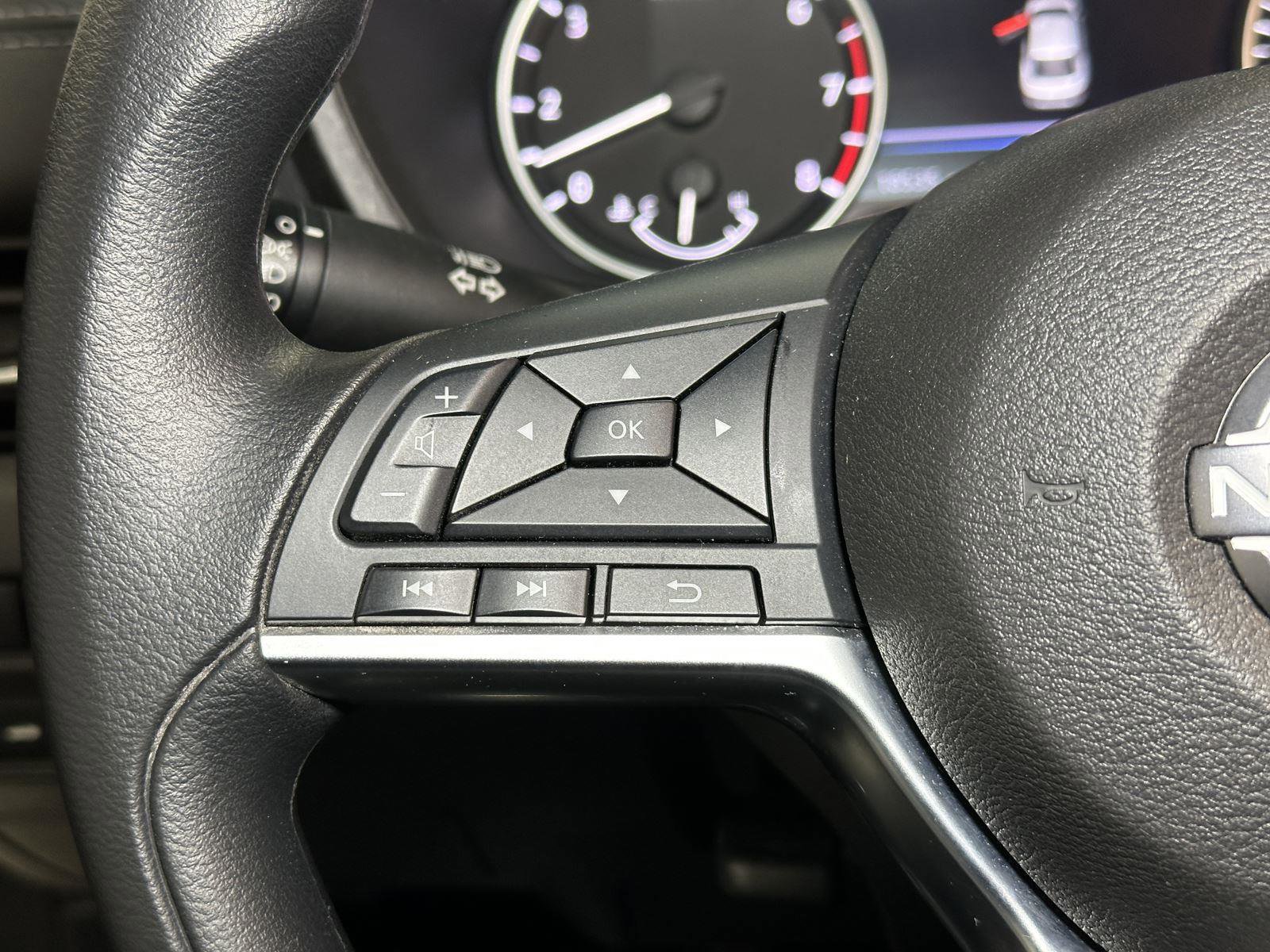 Used 2025 Nissan Sentra SV image 24