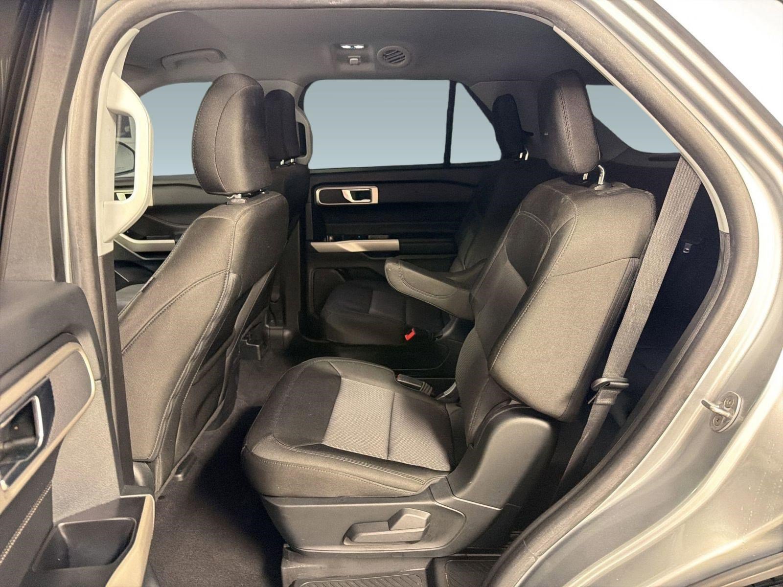 Used 2024 Ford Explorer XLT RWD image 15