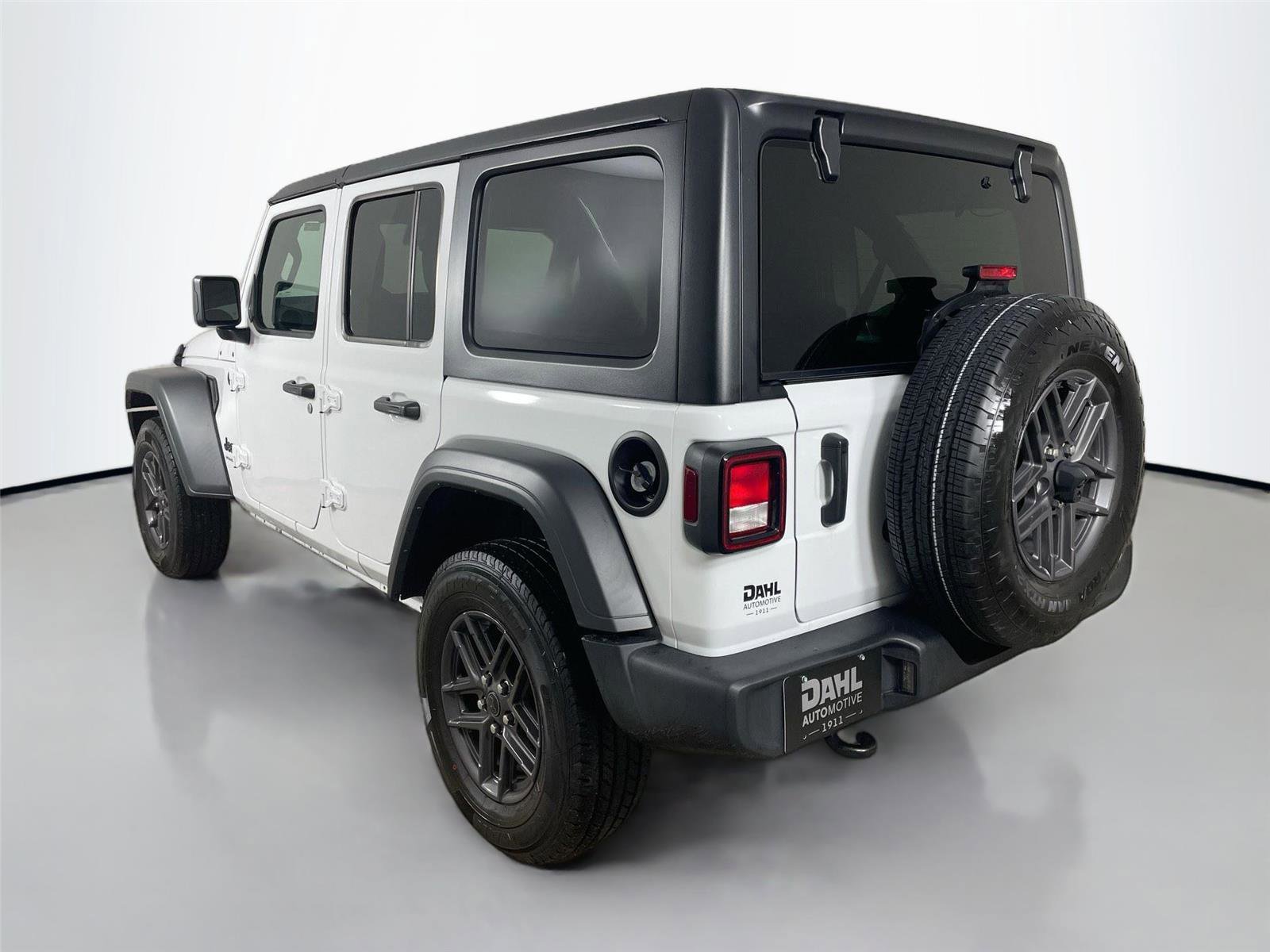 Used 2024 Jeep Wrangler Sport S image 5