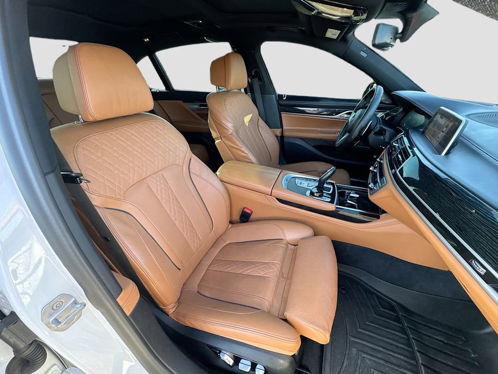 Used 2020 BMW 750i xDrive w/ Executive Package image 28