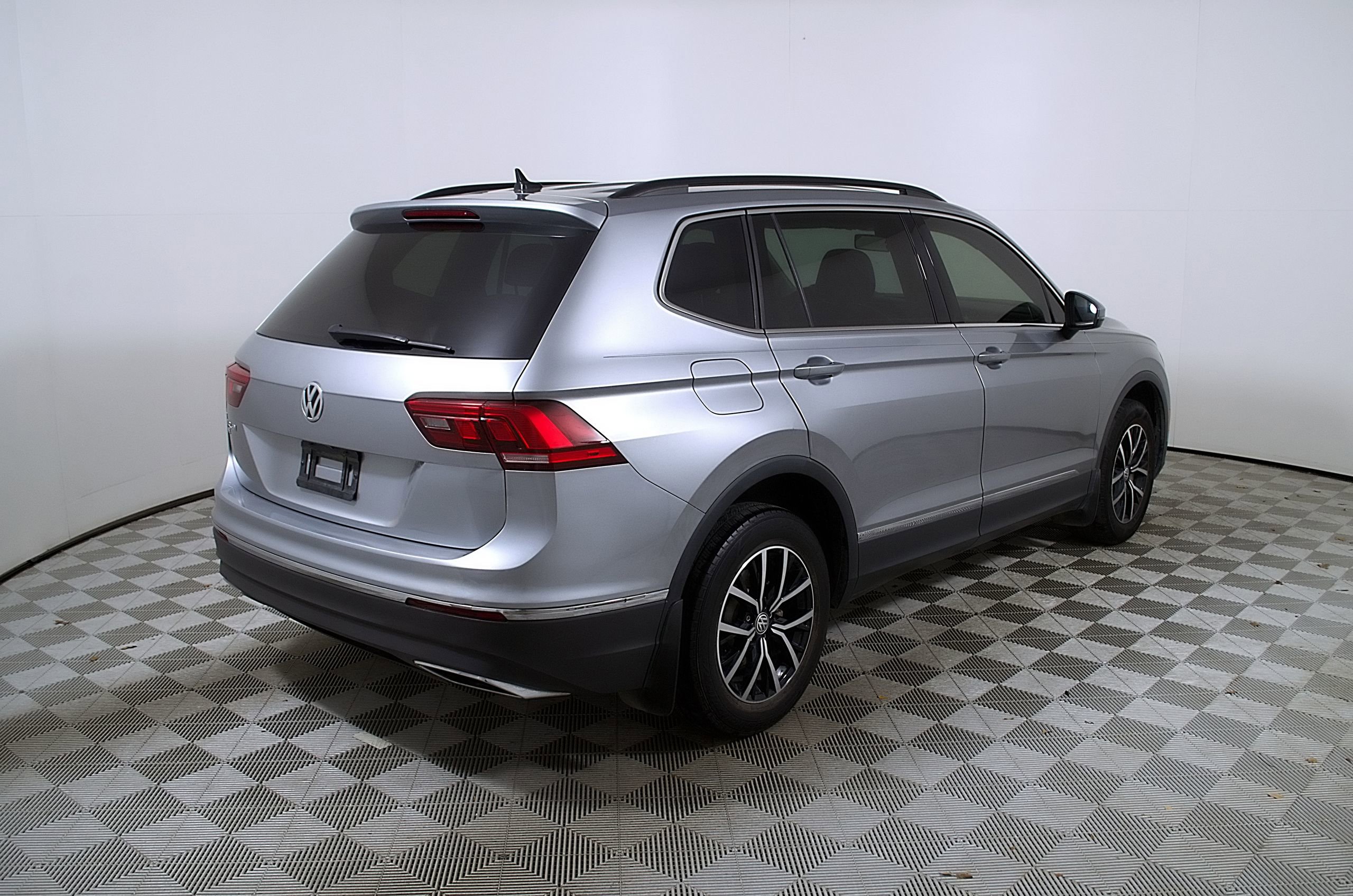 Used 2021 Volkswagen Tiguan SE FWD image 7