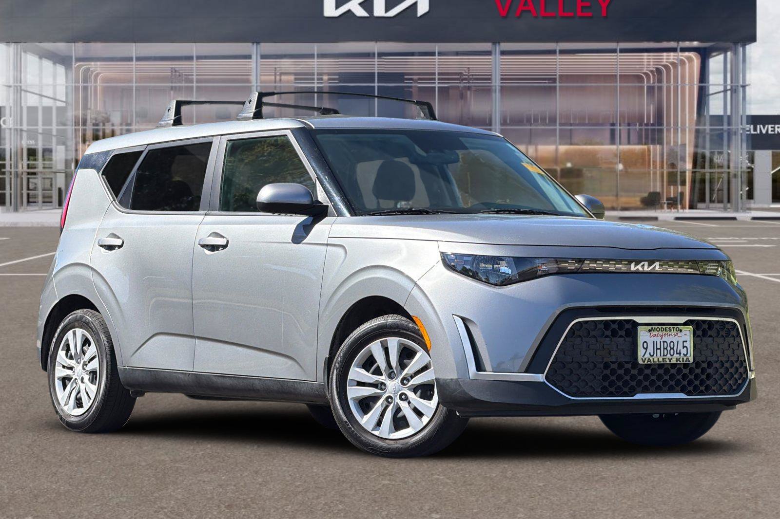 Used 2024 Kia Soul LX FWD image 2