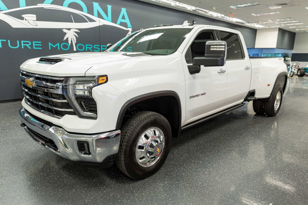 Used 2024 Chevrolet Silverado 3500 LTZ image 2