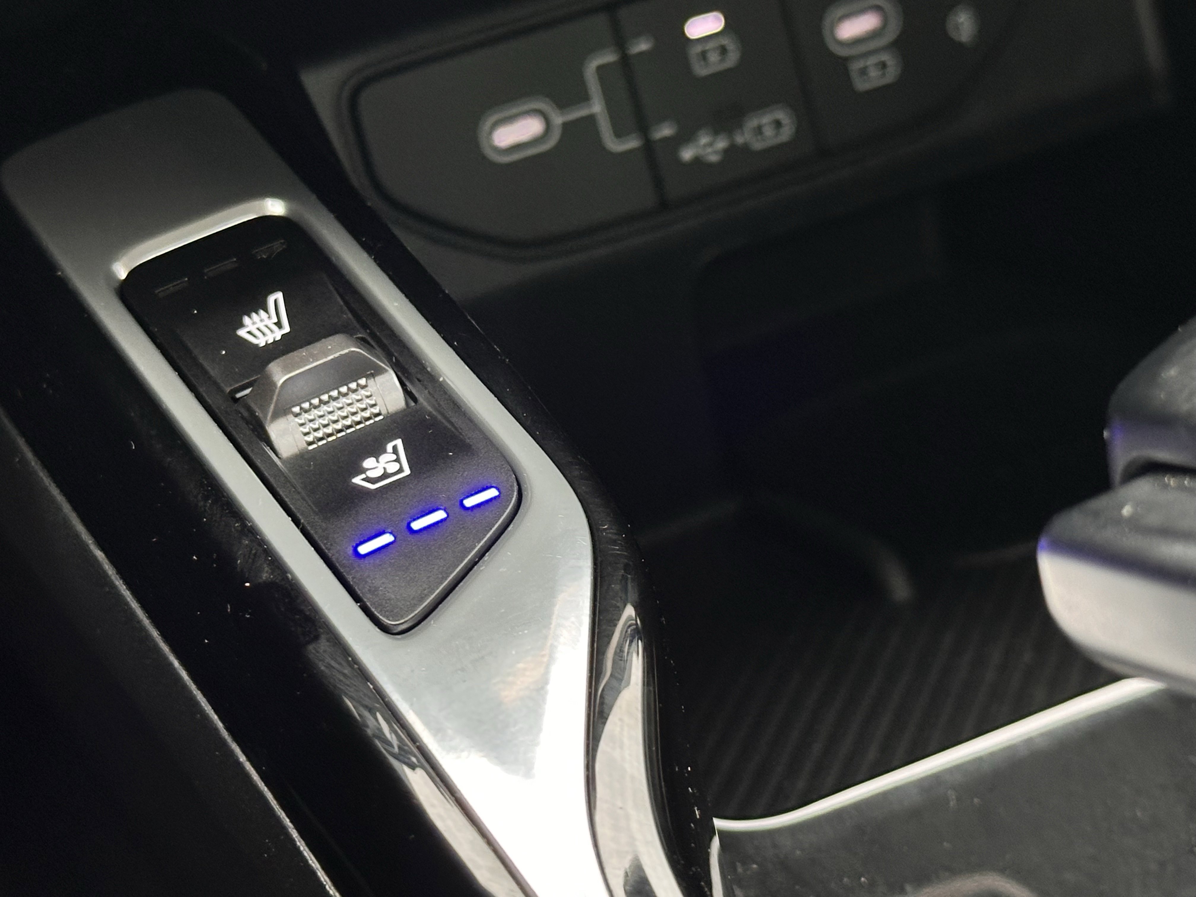 Used 2024 Kia Sorento SX image 16