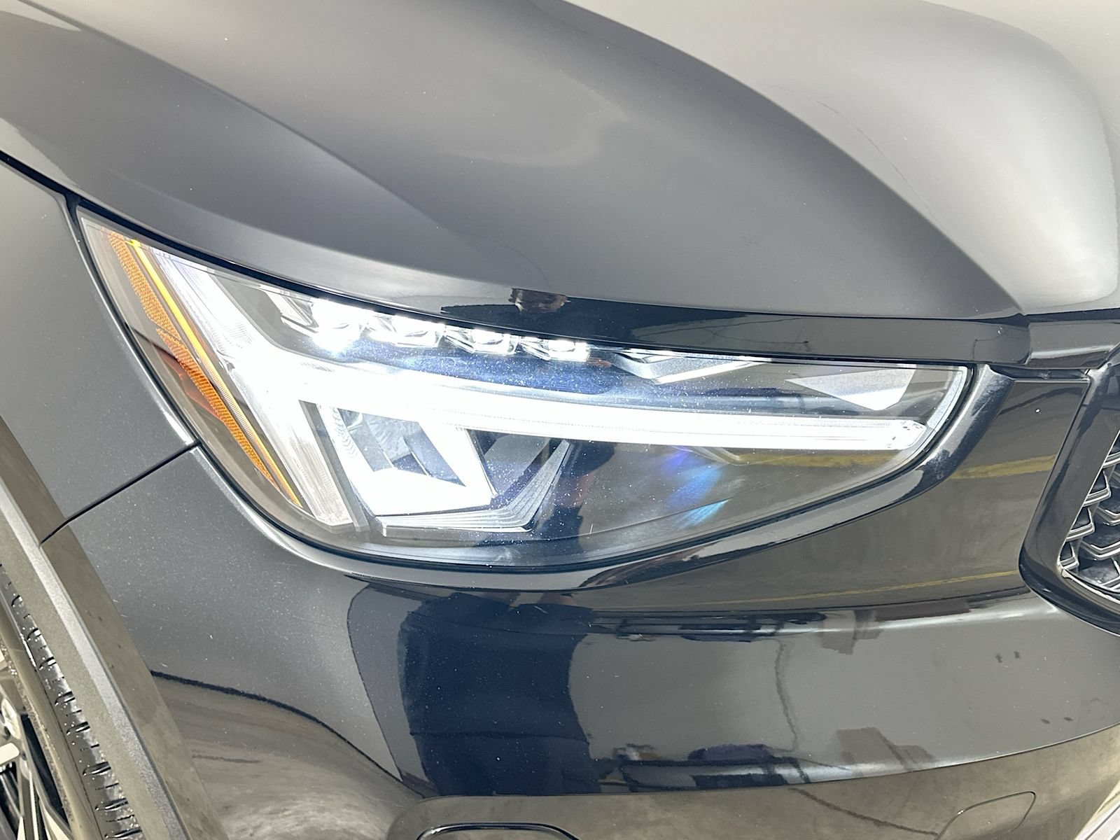 Used 2023 Volvo XC40 B5 Plus w/ Driver Assist Package AWD/4WD image 9