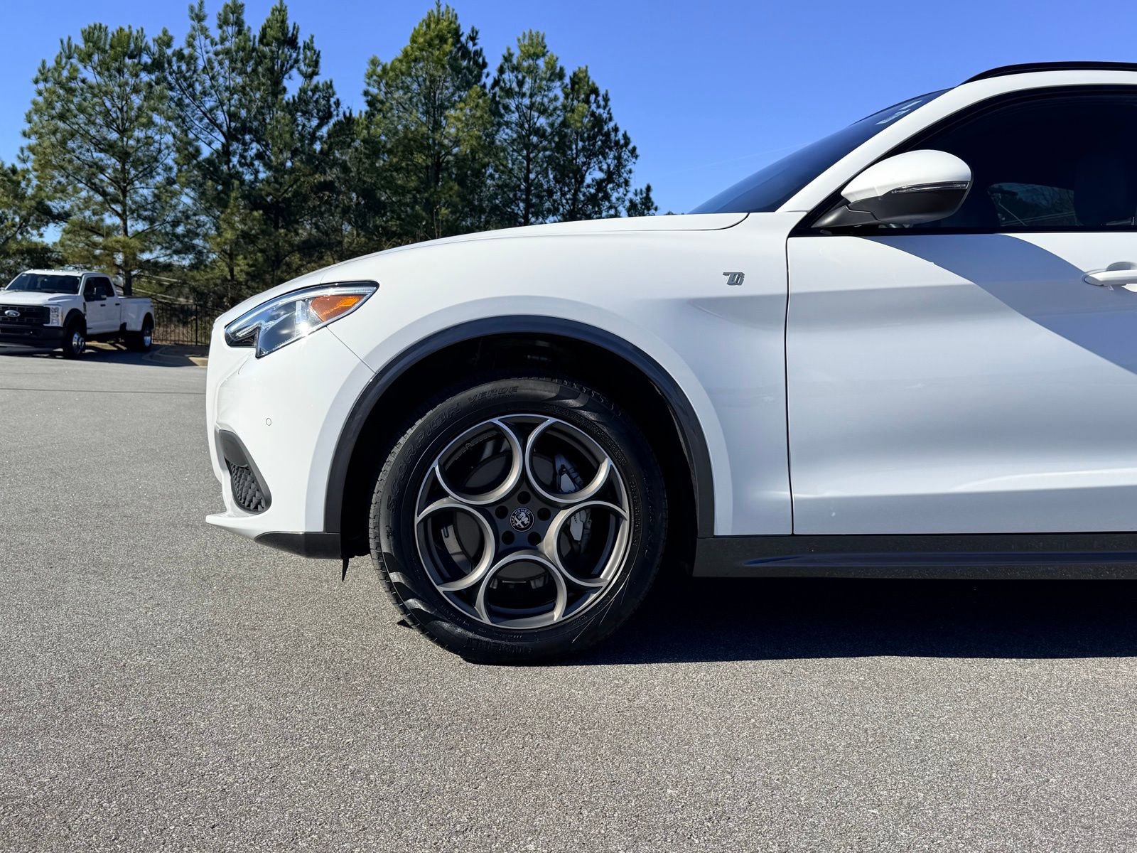 Used 2022 Alfa Romeo Stelvio Ti w/ Active Assist Plus Package AWD/4WD image 4