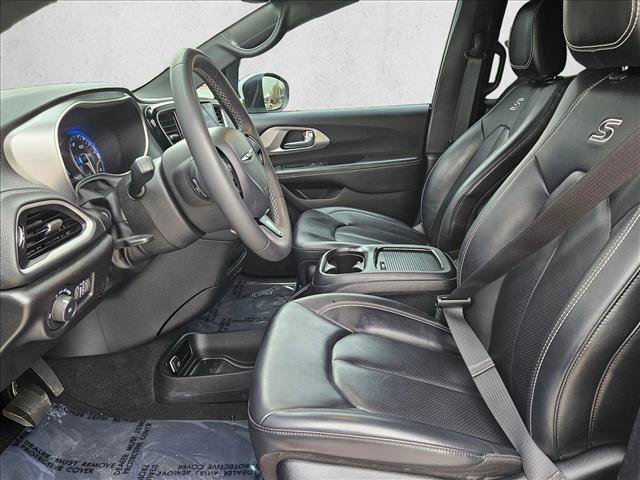 Used 2023 Chrysler Pacifica Touring-L w/ S Appearance Package image 16