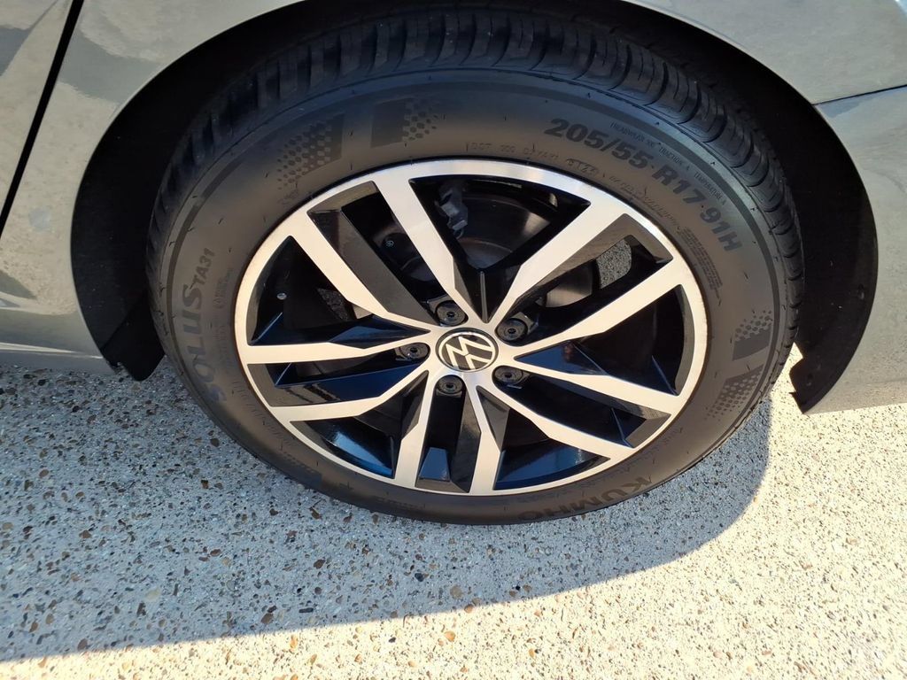 Used 2025 Volkswagen Jetta SE w/ Sunroof Package FWD image 22
