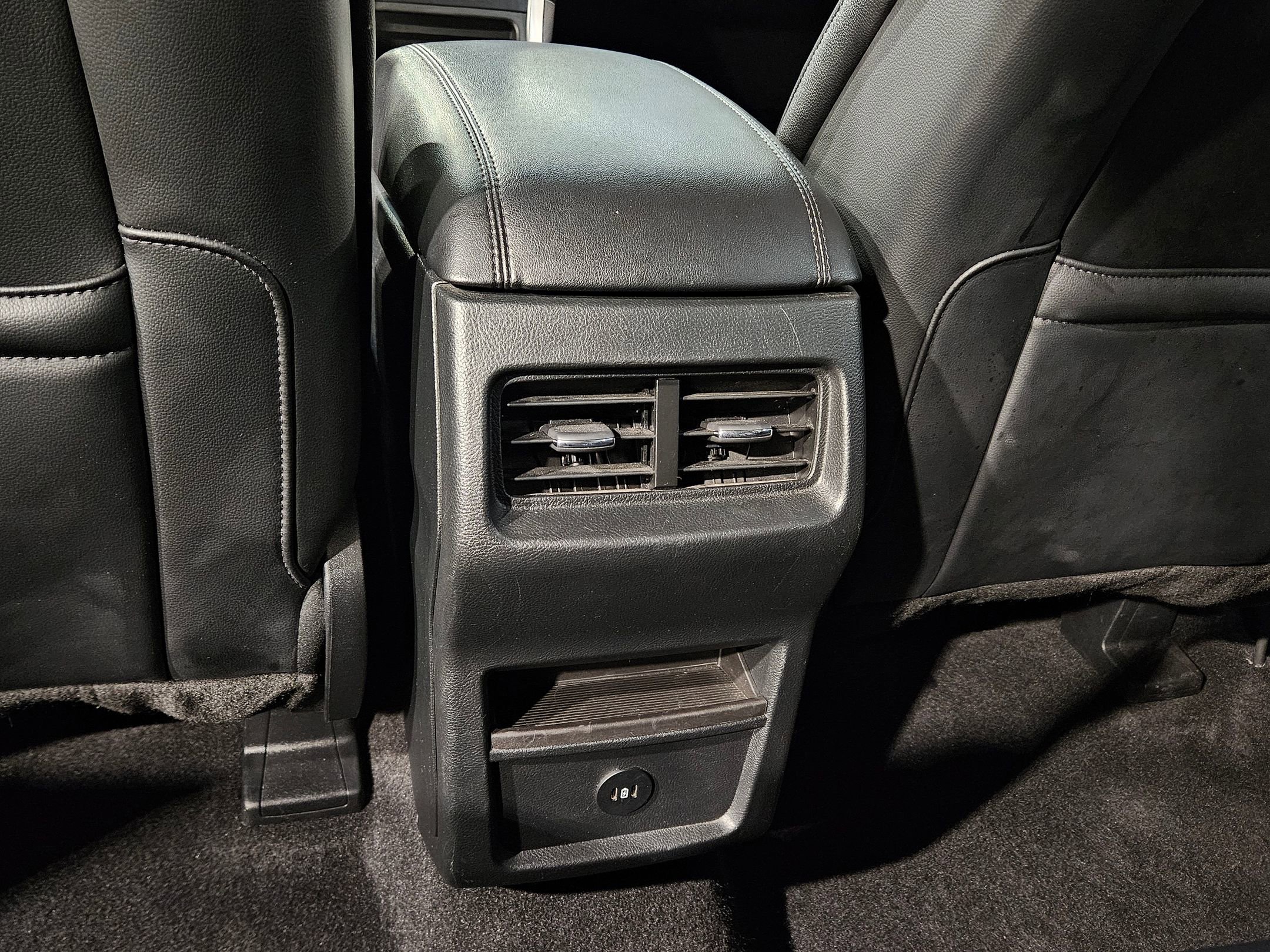 Used 2024 Ford Edge SEL image 37