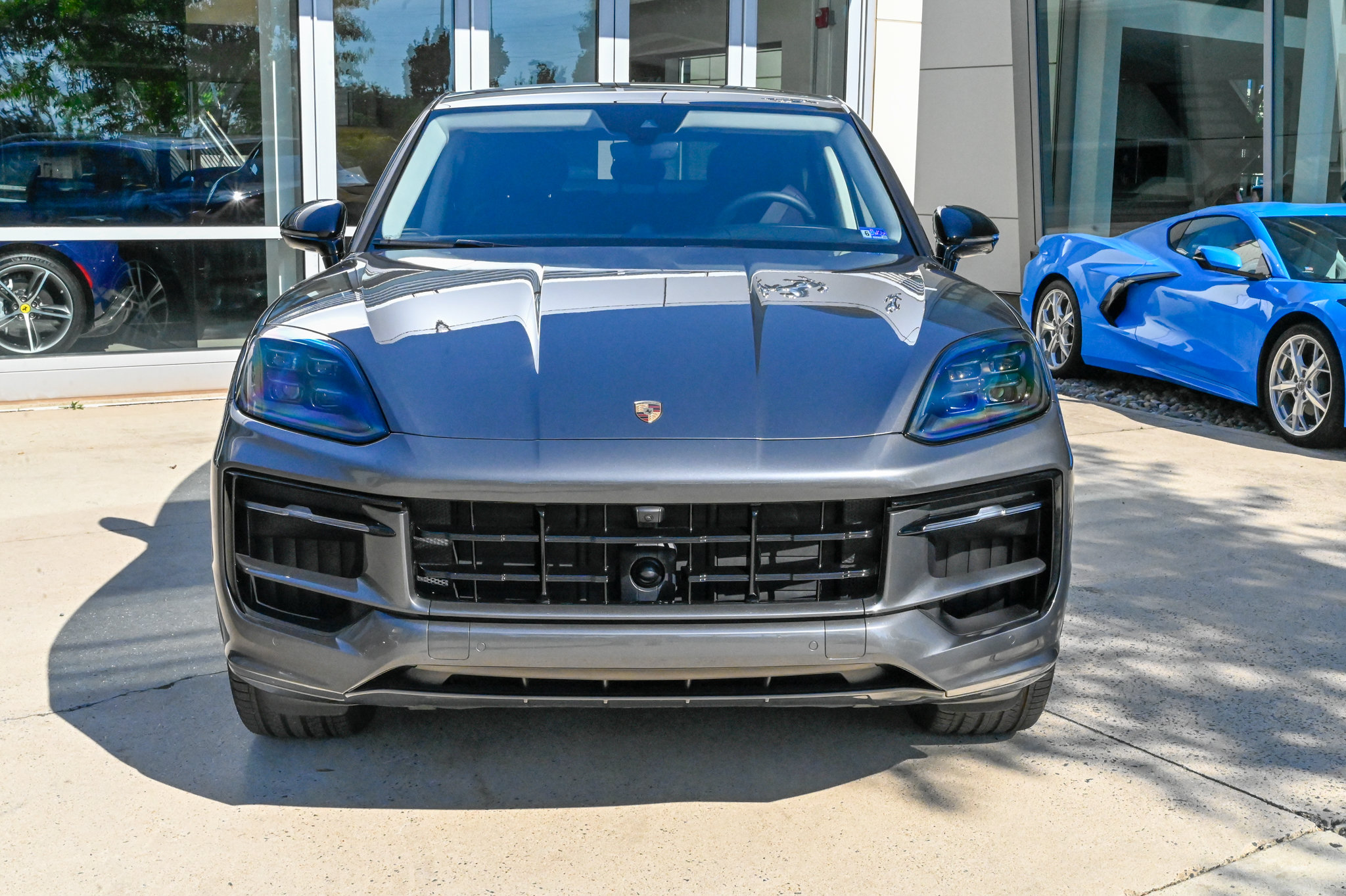 Used 2025 Porsche Cayenne S AWD/4WD image 2
