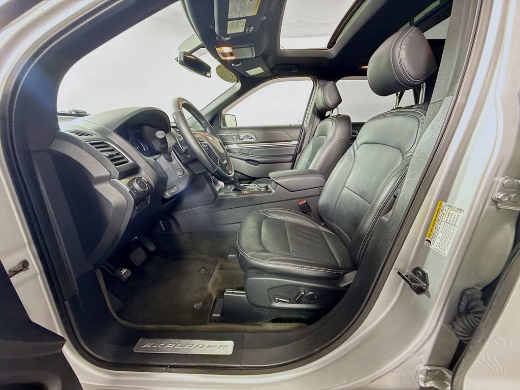 Used 2017 Ford Explorer Limited AWD/4WD image 19