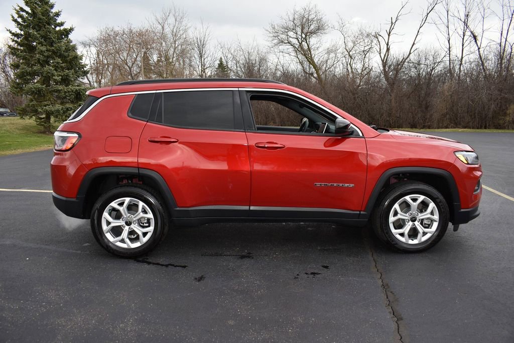 Used 2025 Jeep Compass Latitude image 4
