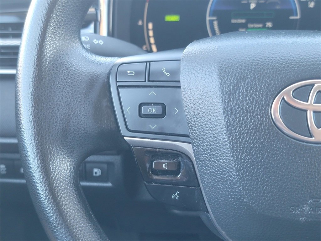 Used 2025 Toyota Camry LE image 34