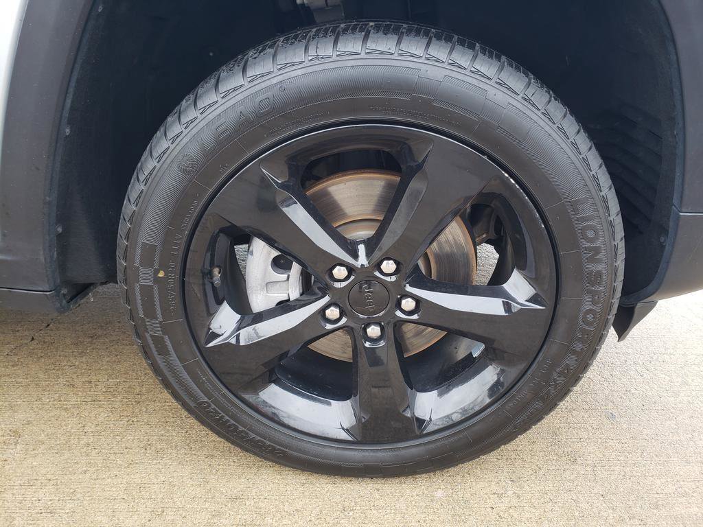 Used 2023 Jeep Grand Cherokee L Laredo image 47