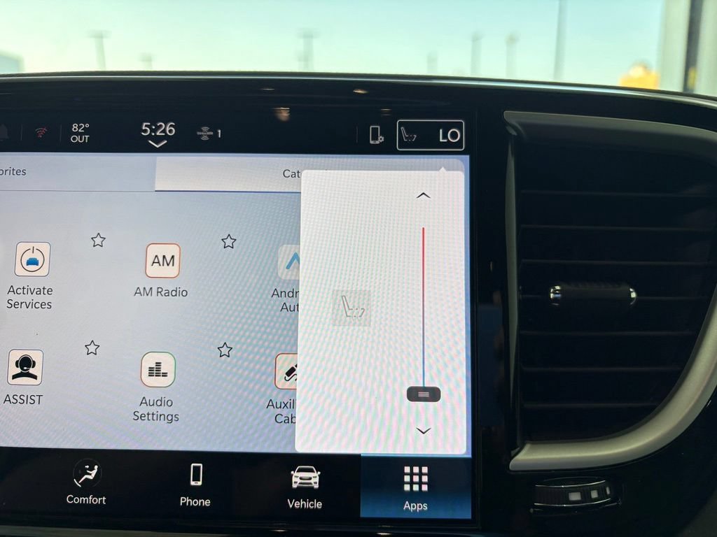 Used 2025 Chrysler Pacifica Select FWD image 11