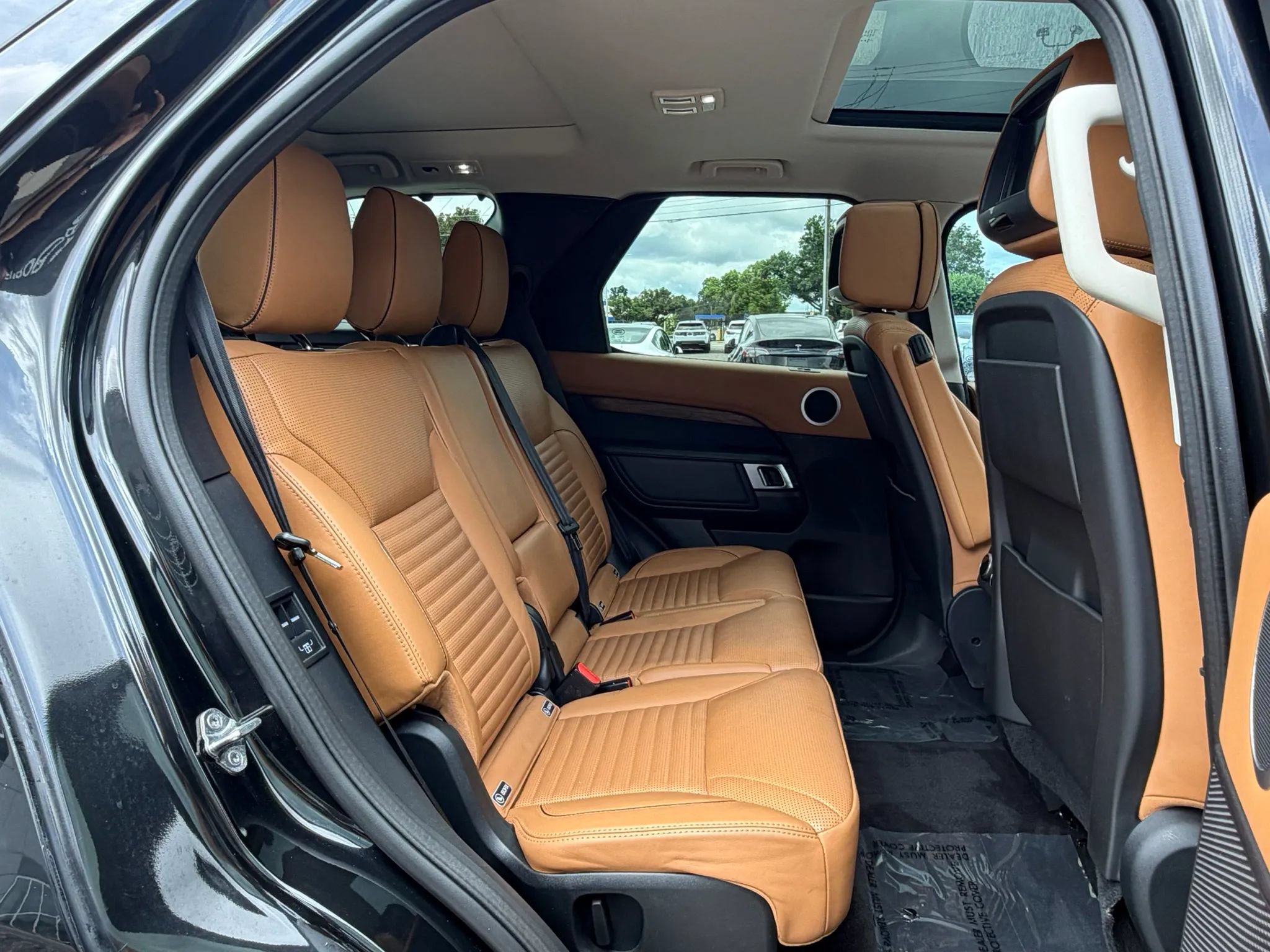 Used 2017 Land Rover Discovery HSE Luxury AWD/4WD image 17