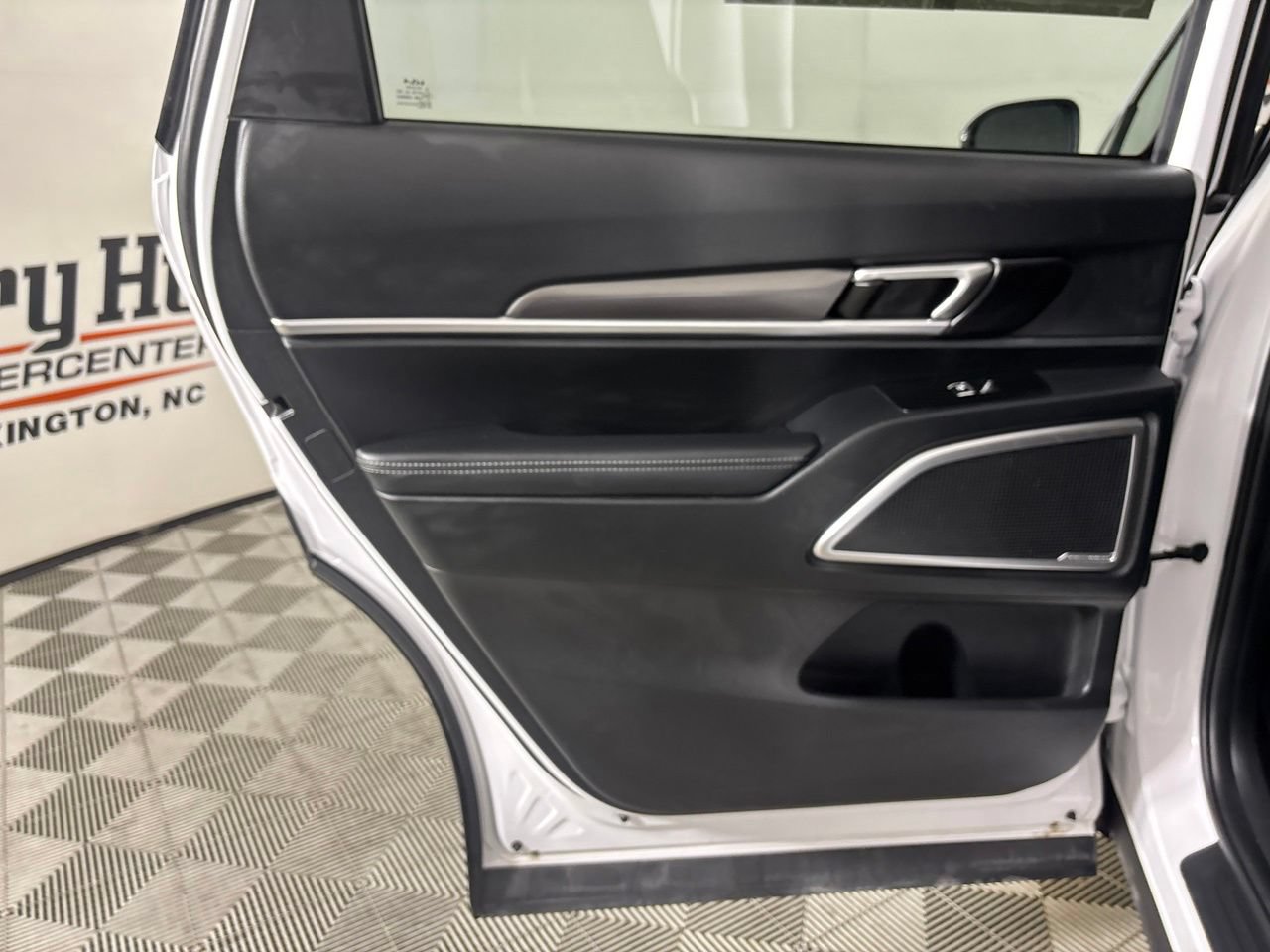 Used 2025 Kia Telluride S AWD/4WD image 23