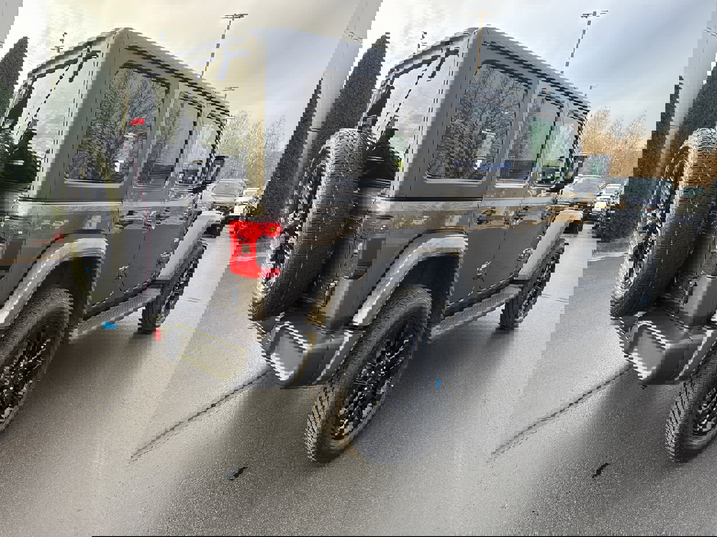 Used 2023 Jeep Wrangler Sahara w/ Cold Weather Group image 11