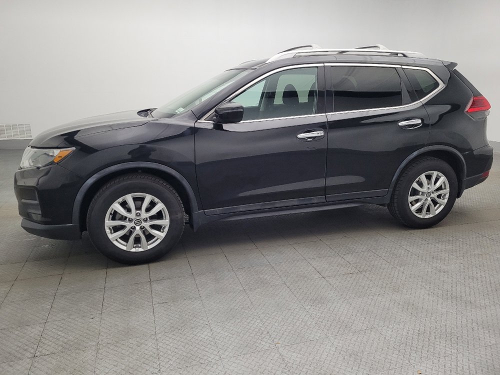 Used 2017 Nissan Rogue SV image 2