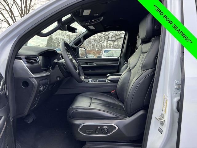 Used 2023 Jeep Wagoneer L Series II image 3