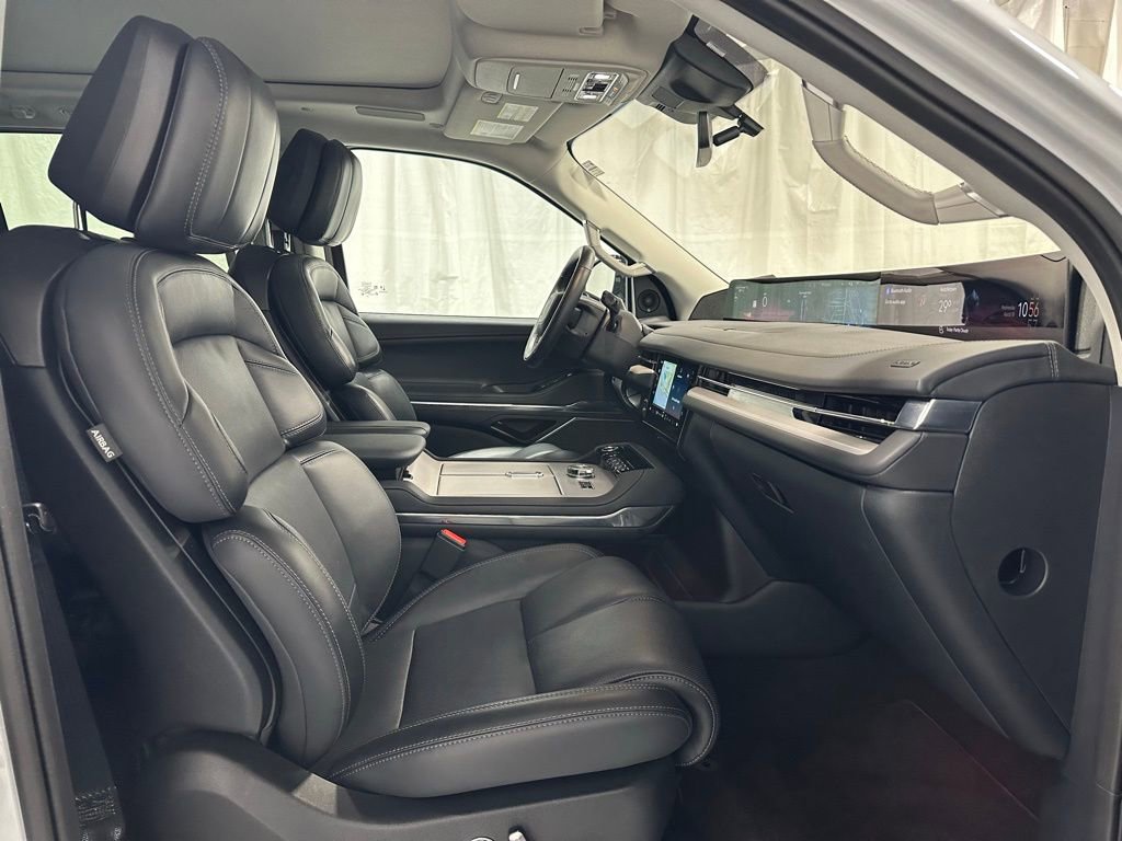 Used 2025 Lincoln Navigator Reserve image 68