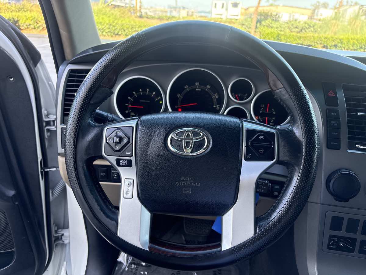 Used 2015 Toyota Sequoia Platinum RWD image 27