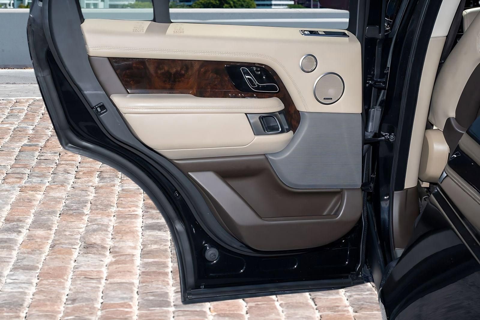 Used 2021 Land Rover Range Rover Westminster Edition image 12